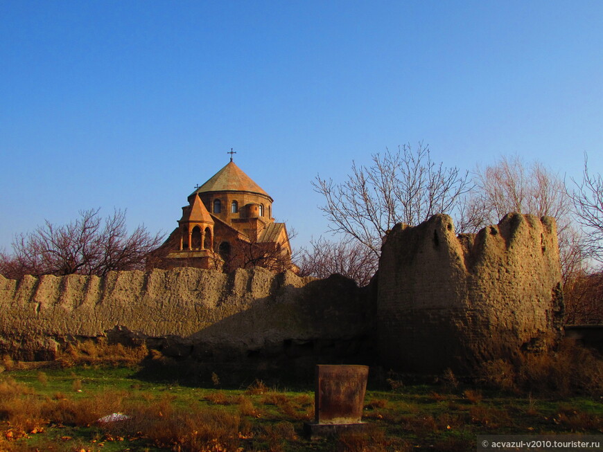 Два самых древних храма Армении в честь первохристианских мучениц Рипсимэ, Гаянэ