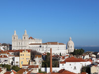 Лиссабон город на холмах