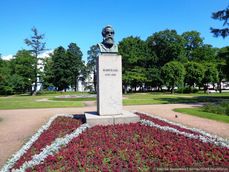 По Санкт-Петербургу. От Александро-Невской лавры до Смольного собора