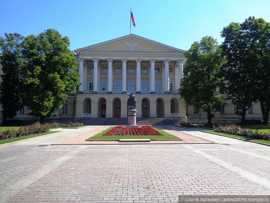 По Санкт-Петербургу. От Александро-Невской лавры до Смольного собора