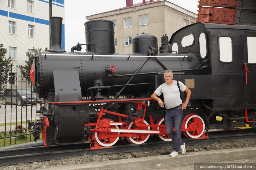 Реставрированный паровоз на площадке музея Сахалинской железной дороги