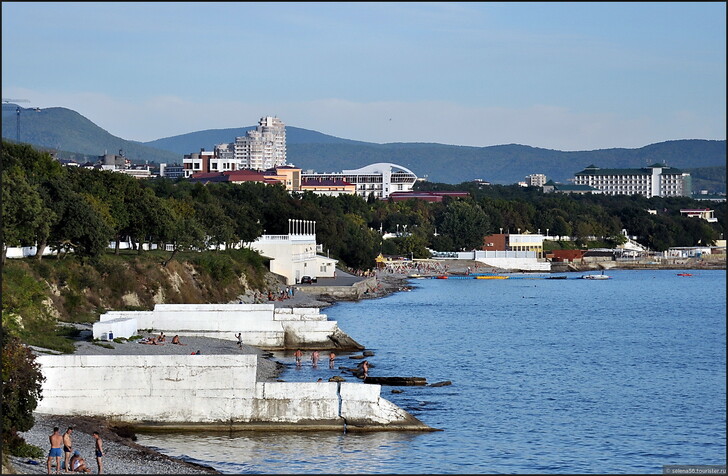 Пляжи в центре Геленджикской бухты © Елена