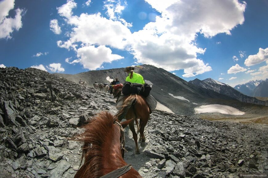 Самый популярный вид туризма на Алтае - конный.