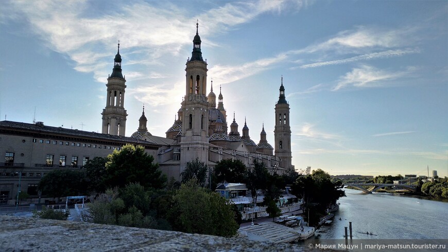Самый крупный барочный храм Испании, возведенный в XVII-XIX столетиях. Первое религиозное сооружение на месте действующей церкви появилось еще во II веке. 