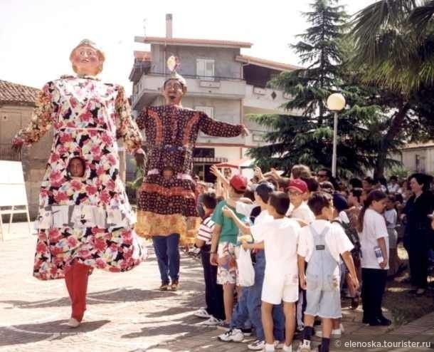 Гиганты. Традиционное шествие в середине августа связывает Калабрию и Сицилию