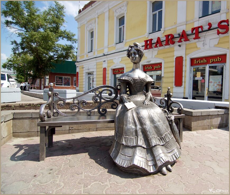Статуя «Люба» в Омске
