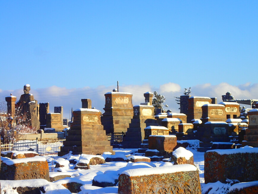 Самое большое кладбище хачкаров в мире. Норатус