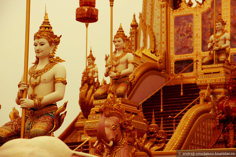 ПРИСУТСТВИЕ: БАНГКОК. Церемония кремации  его Величества Рамы IX, короля Таиланда..