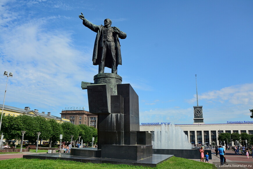 Выборг в «лесах», а Питер в мостах