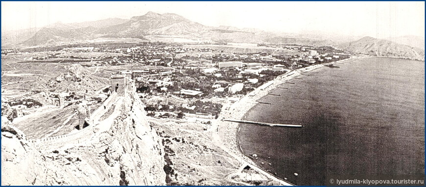 Судак 1970-х. Фотография из Интернета, сделана со стены Генуэзской крепости.