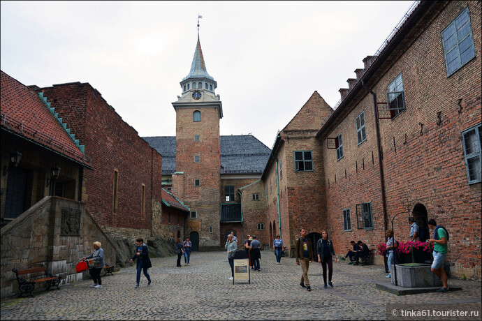В середине 17 века крепость была перестроена  и приобрела новый облик в стиле ренессанс.