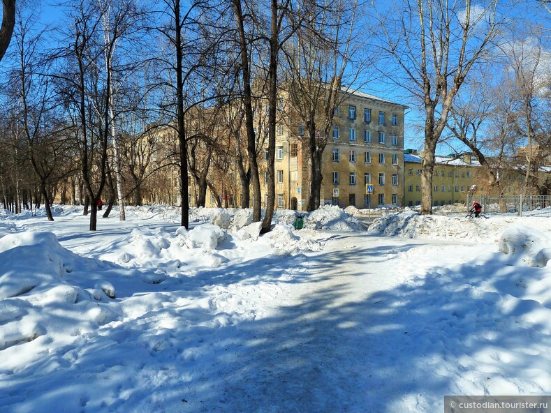 Дворами Ленинского района г.Новосибирска