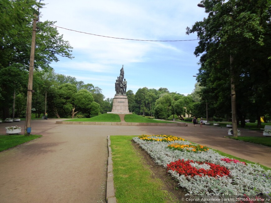 По Санкт-Петербургу. От Нарвских триумфальных ворот до Львиного моста