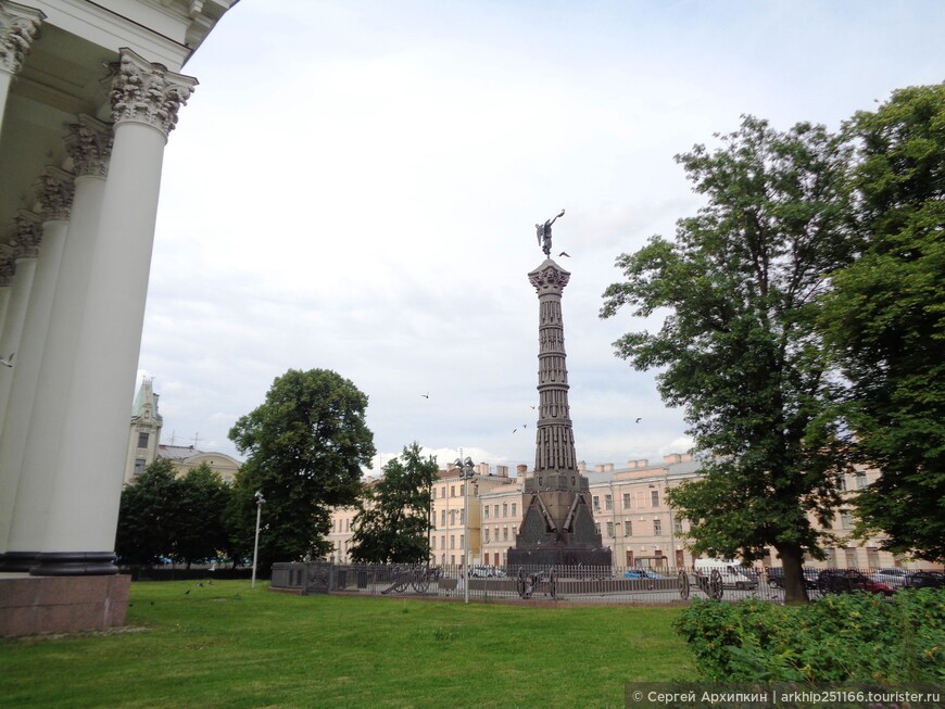 По Санкт-Петербургу. От Нарвских триумфальных ворот до Львиного моста