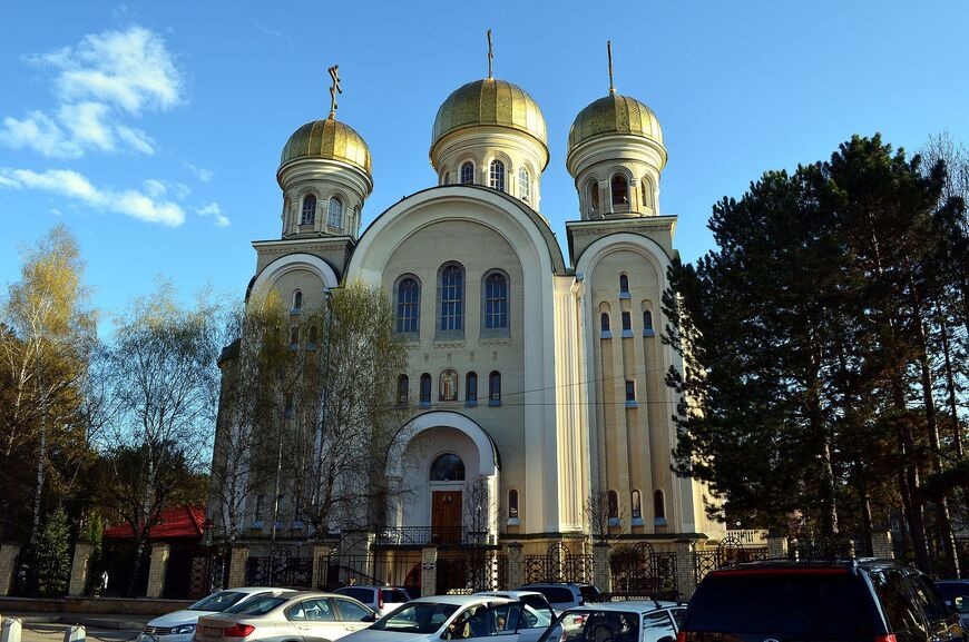 Главный фасад собора во имя Николая Чудотворца