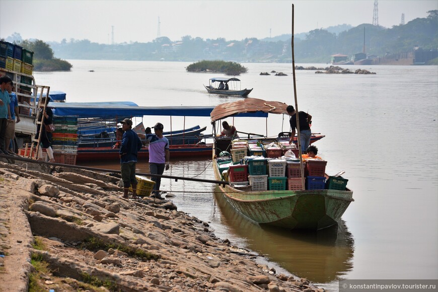 Лаос. По Меконгу в Луангпрабанг на медленной лодке