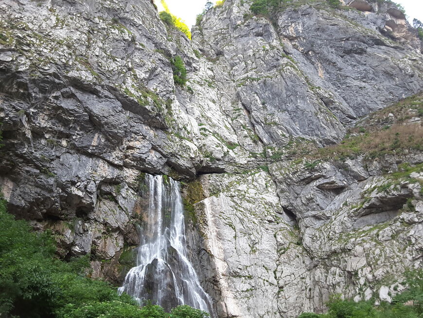 Гегский водопад в Абхазии