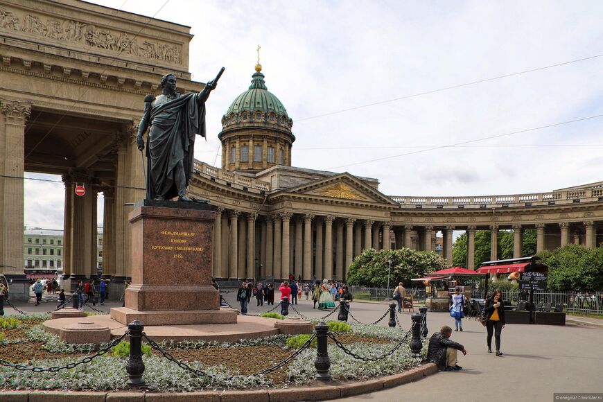 Памятник М. И. Кутузову на Казанской площади