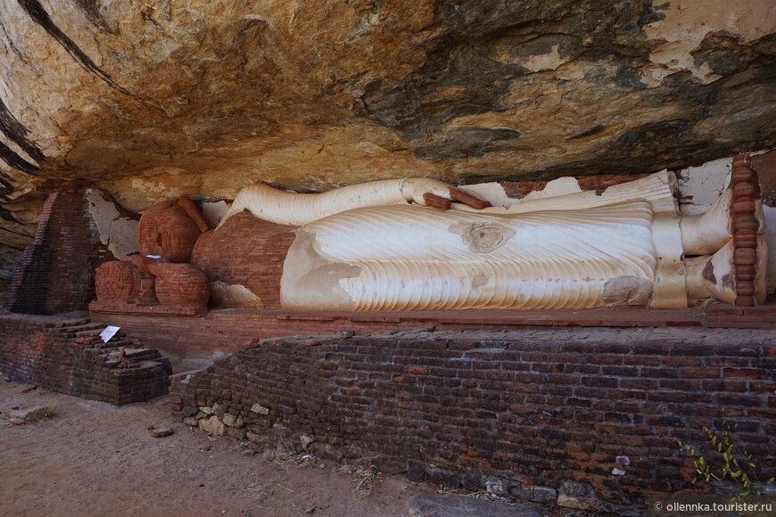Скала Пидурангала. Лежащий Будда.