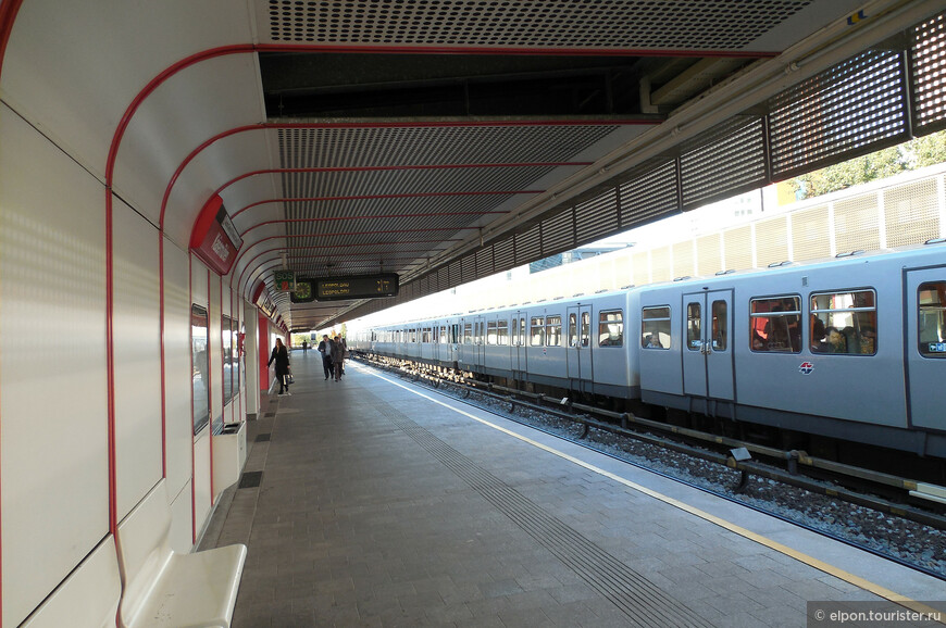 Станция метро - Kaisermühlen/VIC. 