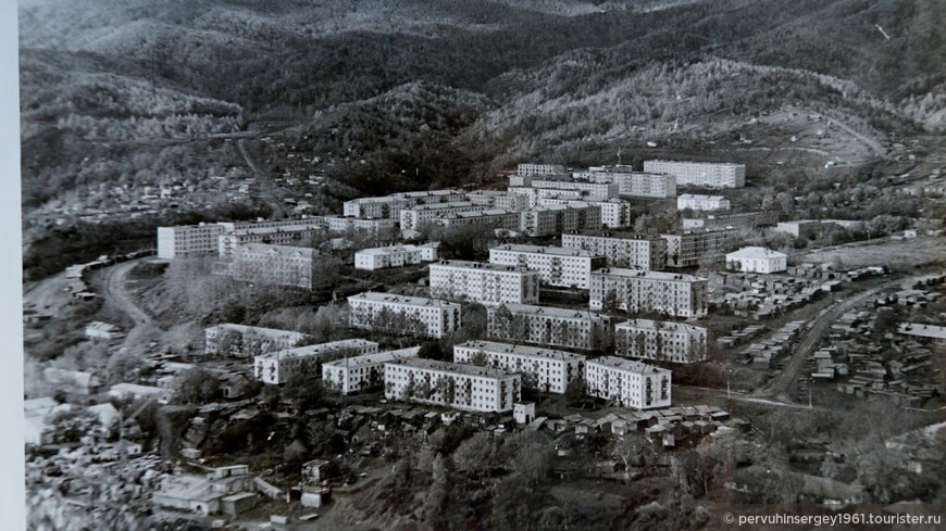 Поселок Быков. Фото 1988 года. Личный архив Николая Магдалинского
Источник: http://oldsakhalin.ru/uploads/images/history/2015/04/21/da56dbdd0c.jpg
