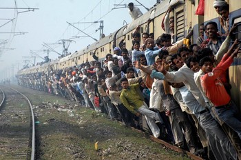 В Индии поезд с пассажирами укатился со станции без локомотива