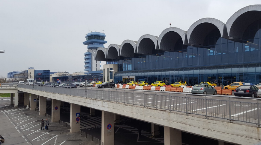 Парковка и стоянка такси в аэропорту Бухареста