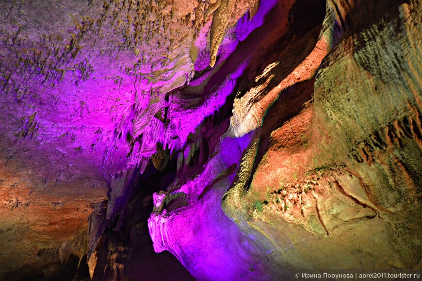 Сказочная подсветка в пещере
