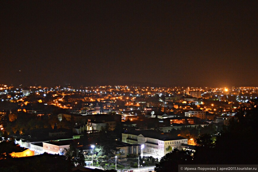 Вид на ночной Кутаиси