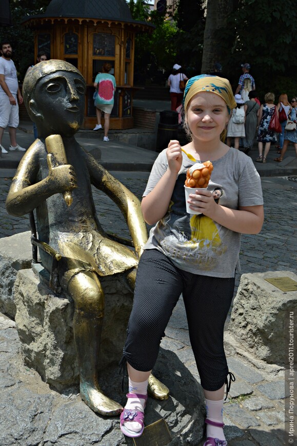 Скульптура тамады в Тбилиси