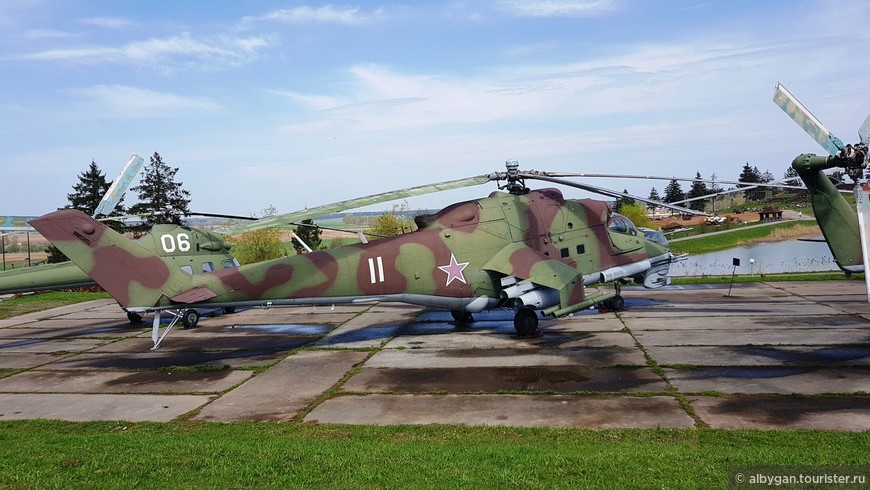 Ми-24, первый советский ударный вертолет. прекрасно показал себя в Афганистане, участвовал во множестве конфликтов по всему миру. Даже читал, что сирийцам на нем удалось сбить израильский истребитель! Поставлялся во множество стран мира.
