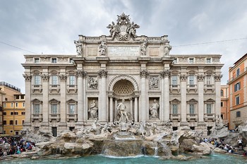 В Риме туриста оштрафовали на 500 евро за попытку забраться на фонтан Треви 