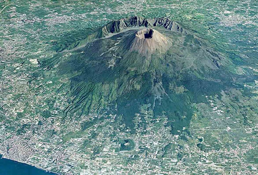 Действует ли вулкан везувий. Вулкан Везувий. Кратер вулкана Везувий. Гора Везувий. Жерло вулкана Везувий.