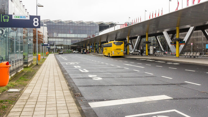 Автобусная остановка в аэропорту Кёльн\Бонн