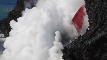 Гавайи объявлены зоной стихийного бедствия из-за вулкана