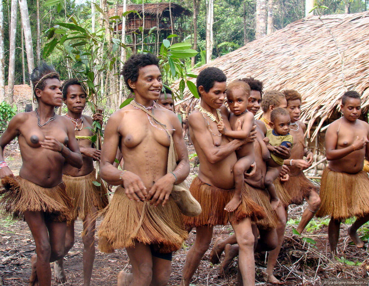 племена где женщины ходят голыми фото 91