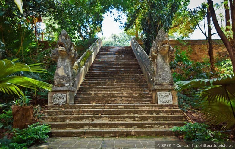 Тоннельный храм Ват Умонг