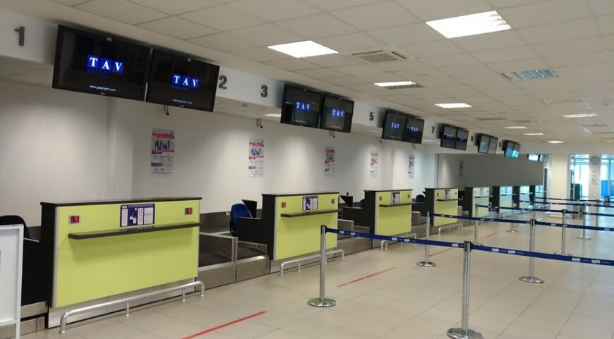 Стойки регистрации в аэропорту Газипаша