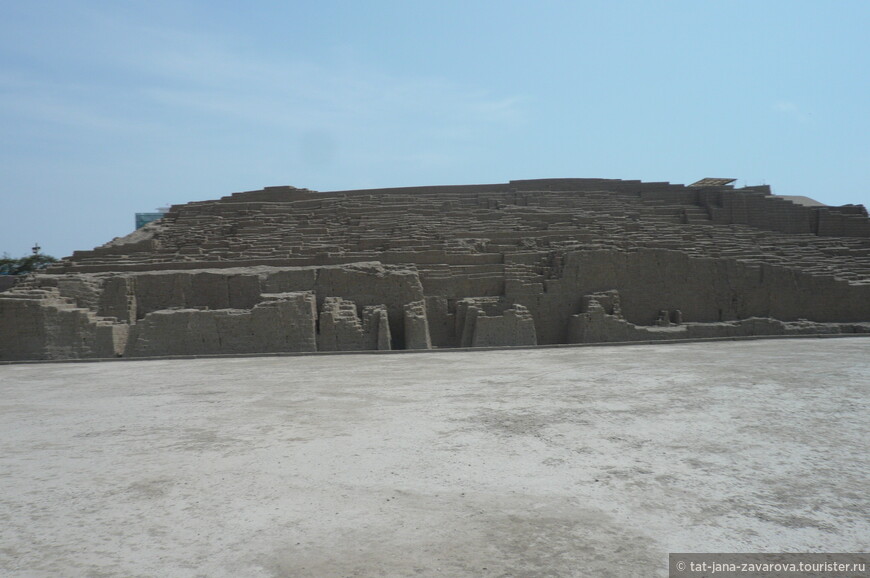 Комплекс Huaca Pucllana напоминает пирамиду.