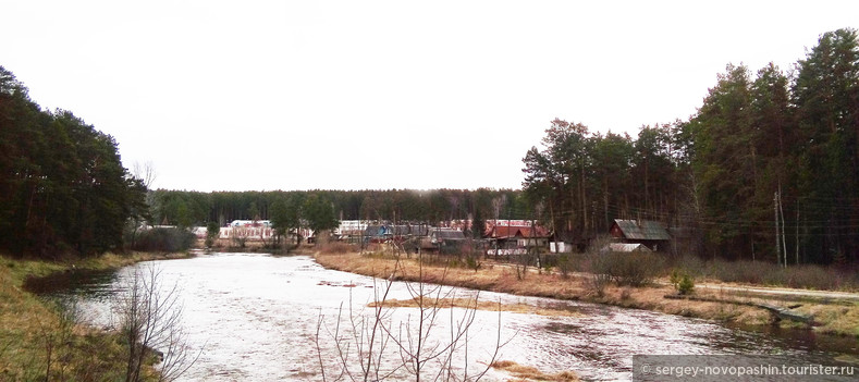 Пышма. Вид на п/лагерь Заря с мостика через Пышму. Фото © Новопашин С.А., 2018