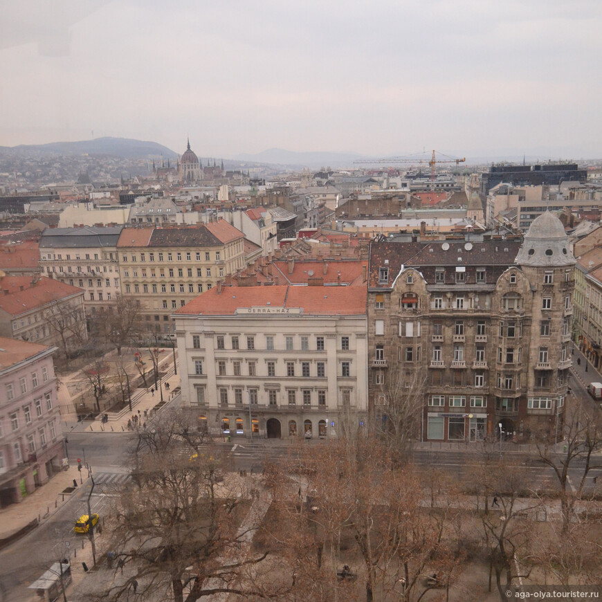 Вид на город с колеса обозрения Budapest Eye