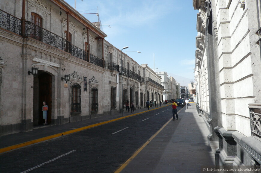 Calle La Merced (улица Ла Мерсед).