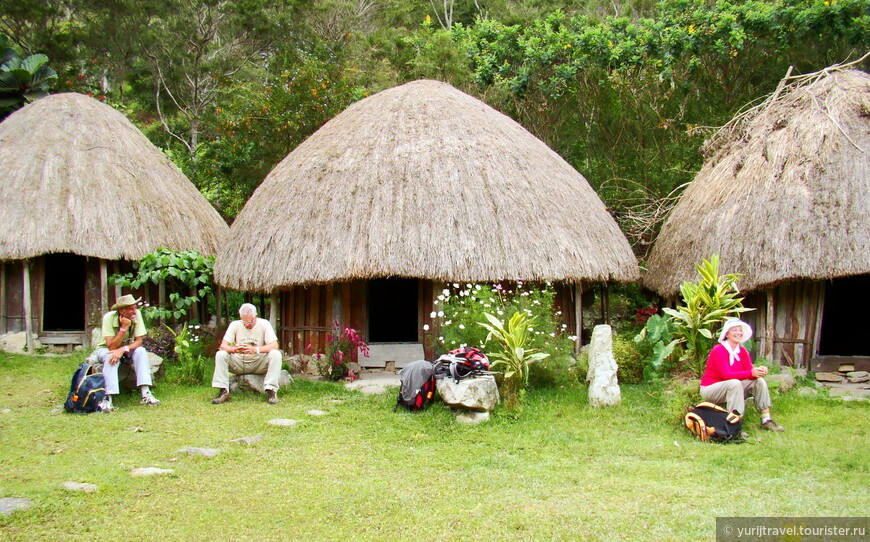 Лодж для туристов у папуасов Дани