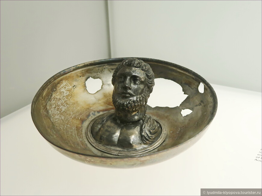 Чаша из погребения в Армазисхеви, Римский период, 1—2 вв. н.э.