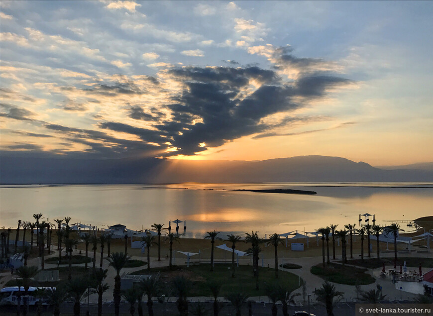 На Мертвом море потрясающие рассветы. Кто бы мог подумать...