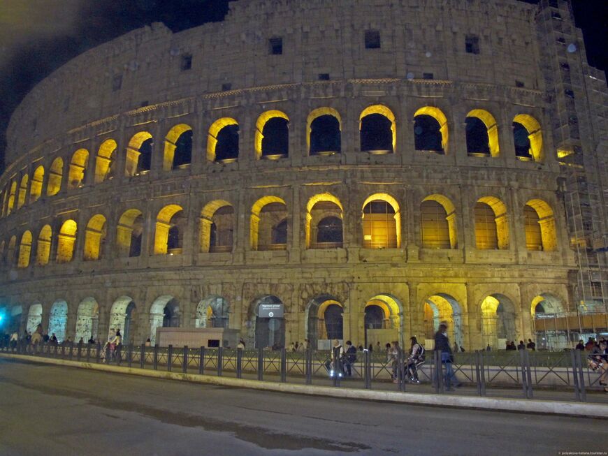 Ночная подсветка Колизея