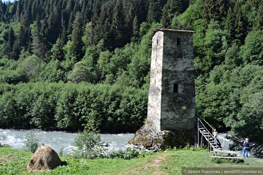 Башня любви у реки