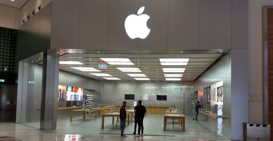 Фирменный магазин Apple в Милане