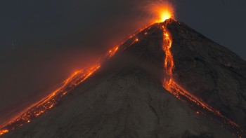 В Гватемале извергается вулкан, есть жертвы 