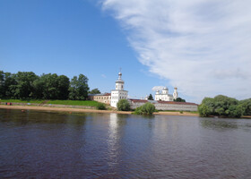 Речной круиз по Волхову возле Новгорода